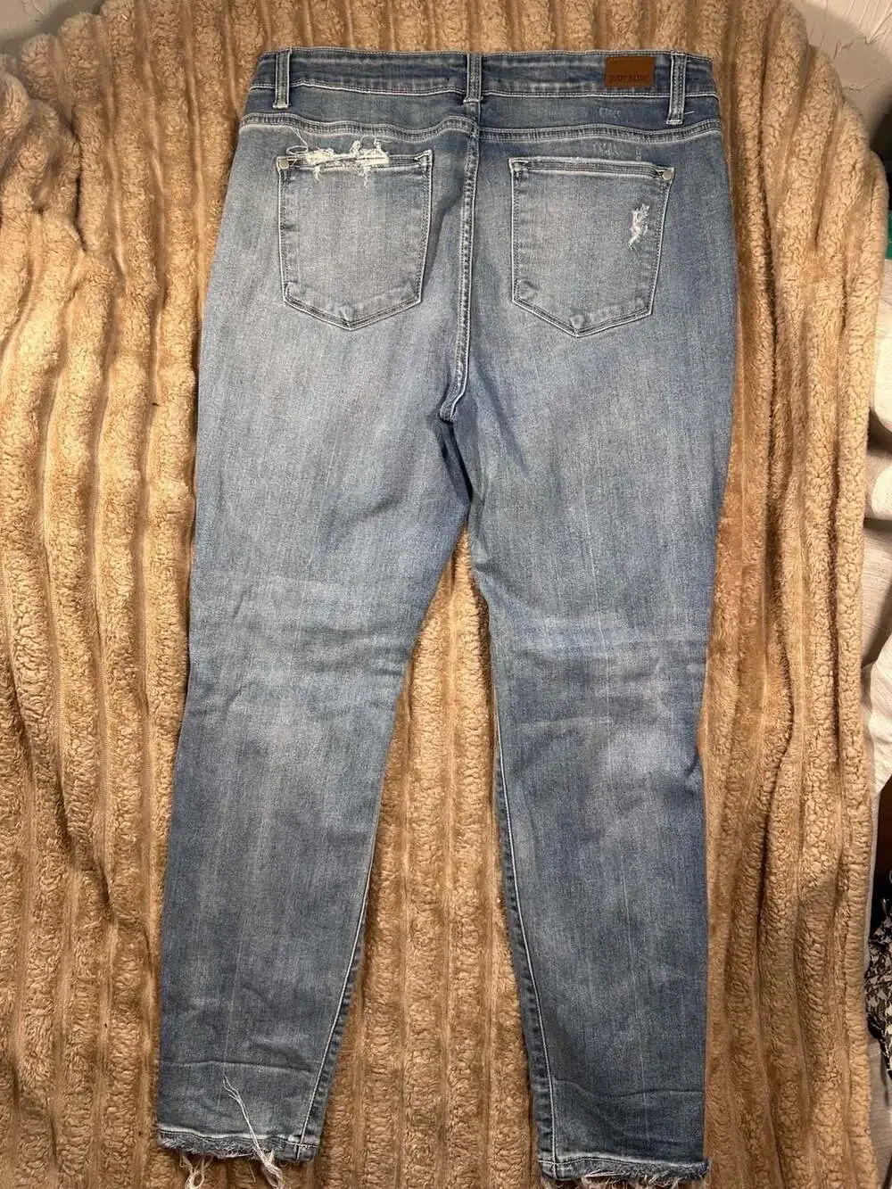 0004.) Judy Blue High Rise Button Fly Distressed Boyfriend Fit Jeans 13/31